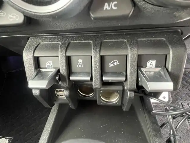 スズキ ジムニー XC 島根県 2020(令2)年 3.6万km ジャングルグリーン 純正８インチナビ　/フルセグＴＶ　/ＤＶＤ再生　/Ｂｌｕｅｔｏｏｔｈオーディオ/前方ドライブレコーダー　/ＥＴＣ　/社外レーダー（セルスター）/社外マフラー（ロッソモデロ）/社外牽引フック（モンスタースポーツ）/社外デイライト/社外16インチアルミホイール/リアスモークフィルム　/ダウンヒルアシストコントロール/前席シートヒーター/ミラーヒーター/ヘッドライトウォッシャー/純正LEDヘッドライト/背面タイヤ（ハードカバー付）/スマートキー　/プッシュスタート/保証書・取説・スペアキー1本