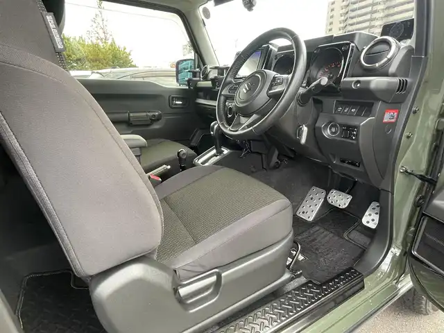 スズキ ジムニー XC 島根県 2020(令2)年 3.6万km ジャングルグリーン 純正８インチナビ　/フルセグＴＶ　/ＤＶＤ再生　/Ｂｌｕｅｔｏｏｔｈオーディオ/前方ドライブレコーダー　/ＥＴＣ　/社外レーダー（セルスター）/社外マフラー（ロッソモデロ）/社外牽引フック（モンスタースポーツ）/社外デイライト/社外16インチアルミホイール/リアスモークフィルム　/ダウンヒルアシストコントロール/前席シートヒーター/ミラーヒーター/ヘッドライトウォッシャー/純正LEDヘッドライト/背面タイヤ（ハードカバー付）/スマートキー　/プッシュスタート/保証書・取説・スペアキー1本