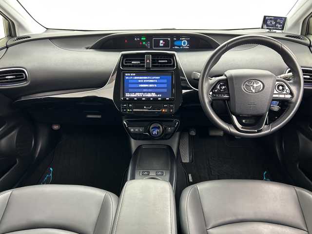 トヨタ プリウス Sツーリングセレクション 三重県 2019(令1)年 3.2万km ホワイトパールクリスタルシャイン /禁煙車//純正ナビ【NSZT-Y68T】/（CD.DVD.SD.BT.フルセグTV）//バックカメラ//ToyotaSaftySense//衝突被害軽減システム//レーンキープアシスト//レーダークルーズコントロール//前席シートヒーター//合皮シート//TRDエアロ//純正ドライブレコーダー//ビルトインETC//ステアリングスイッチ//GPSレーダー//LEDオートライト//オートマチックハイビーム//電格ミラー//ウインカーミラー//純正フロアマット//純正17インチアルミホイール//前後コーナーセンサー