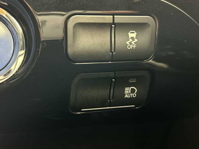 トヨタ プリウス Sツーリングセレクション 三重県 2019(令1)年 3.2万km ホワイトパールクリスタルシャイン /禁煙車//純正ナビ【NSZT-Y68T】/（CD.DVD.SD.BT.フルセグTV）//バックカメラ//ToyotaSaftySense//衝突被害軽減システム//レーンキープアシスト//レーダークルーズコントロール//前席シートヒーター//合皮シート//TRDエアロ//純正ドライブレコーダー//ビルトインETC//ステアリングスイッチ//GPSレーダー//LEDオートライト//オートマチックハイビーム//電格ミラー//ウインカーミラー//純正フロアマット//純正17インチアルミホイール//前後コーナーセンサー