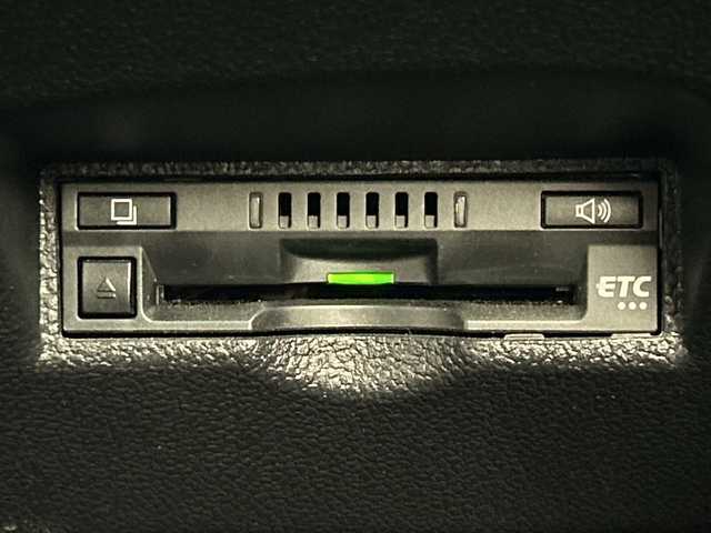 トヨタ プリウス Sツーリングセレクション 三重県 2019(令1)年 3.2万km ホワイトパールクリスタルシャイン /禁煙車//純正ナビ【NSZT-Y68T】/（CD.DVD.SD.BT.フルセグTV）//バックカメラ//ToyotaSaftySense//衝突被害軽減システム//レーンキープアシスト//レーダークルーズコントロール//前席シートヒーター//合皮シート//TRDエアロ//純正ドライブレコーダー//ビルトインETC//ステアリングスイッチ//GPSレーダー//LEDオートライト//オートマチックハイビーム//電格ミラー//ウインカーミラー//純正フロアマット//純正17インチアルミホイール//前後コーナーセンサー