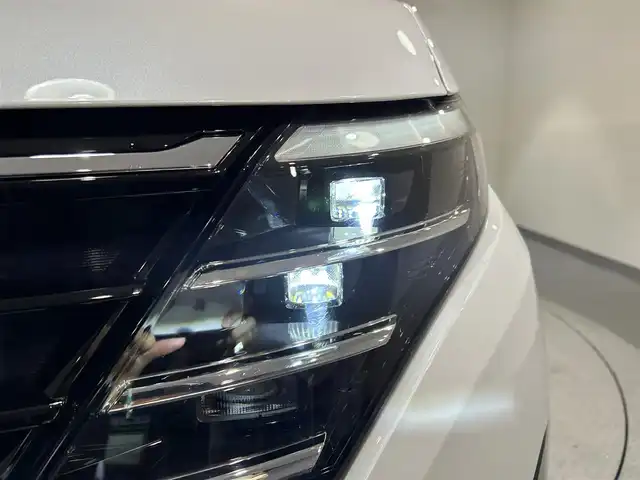 日産 セレナ e－パワー ハイウェイスター V 愛知県 2023(令5)年 2.8万km プリズムホワイト 純正１２．３インチ日産コネクトナビ　/（Bluetooth/フルセグTV/USB/CarPlay)/プロパイロット　/衝突軽減ブレーキ　/アラウンドビューモニター　/ハンズフリー両側パワースライドドア　/ビルトインＥＴＣ２．０　/デジタルインナーミラー　/ワイヤレス充電/ＨＤＭＩ　/ＬＥＤヘッドライト/LEDフォグランプ/USB接続/ソナー