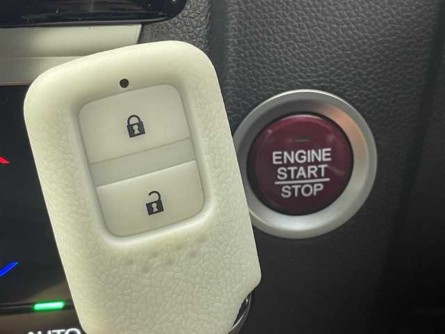 ホンダ フィット RS 茨城県 2013(平25)年 1.6万km プレミアムホワイトパール 純正8型ナビ/バックカメラ/フルセグ/あんしんパッケージ/シティブレーキアクティブシステム/クルーズコントロール/ETC/純正15インチAW/LEDヘッドライト/スマートキー