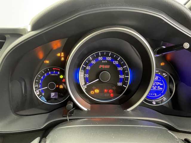 ホンダ フィット RS 茨城県 2013(平25)年 1.6万km プレミアムホワイトパール 純正8型ナビ/バックカメラ/フルセグ/あんしんパッケージ/シティブレーキアクティブシステム/クルーズコントロール/ETC/純正15インチAW/LEDヘッドライト/スマートキー