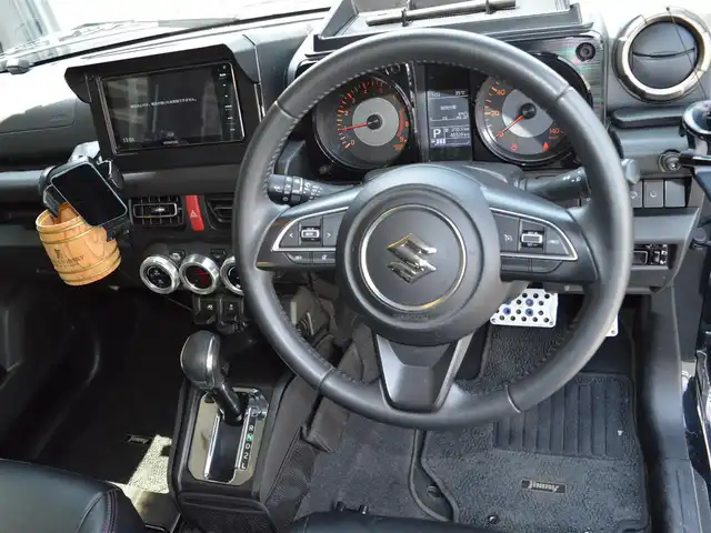 スズキ ジムニー XC 栃木県 2019(平31)年 4.9万km ブルーイッシュブラックパール3 ワンオーナー/SUZUKI　Safety　Support/[車線逸脱警報機能/衝突被害軽減ブレーキ]/４WD/社外マフラー/carrozzeriaツイータースピーカー/社外ナビ/[フルセグ/AM/FM/CD/DVD/BT]/クルーズコントロール/ダウンヒルアシスト/前席シートヒーター/ETC/前、室内ドラレコ/LEDヘッドライト/LEDフォグランプ/オートライト/背面タイヤ/社外ドリンクホルダー/レザー調シートカバー/スマートスペアキー×１/取扱い説明書/新車保証書