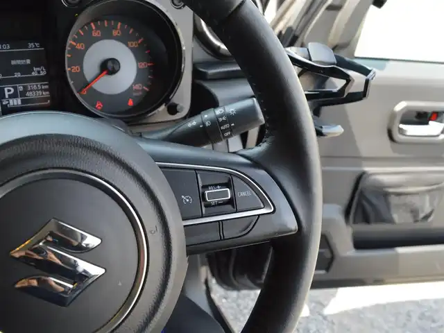 スズキ ジムニー XC 栃木県 2019(平31)年 4.9万km ブルーイッシュブラックパール3 ワンオーナー/SUZUKI　Safety　Support/[車線逸脱警報機能/衝突被害軽減ブレーキ]/４WD/社外マフラー/carrozzeriaツイータースピーカー/社外ナビ/[フルセグ/AM/FM/CD/DVD/BT]/クルーズコントロール/ダウンヒルアシスト/前席シートヒーター/ETC/前、室内ドラレコ/LEDヘッドライト/LEDフォグランプ/オートライト/背面タイヤ/社外ドリンクホルダー/レザー調シートカバー/スマートスペアキー×１/取扱い説明書/新車保証書