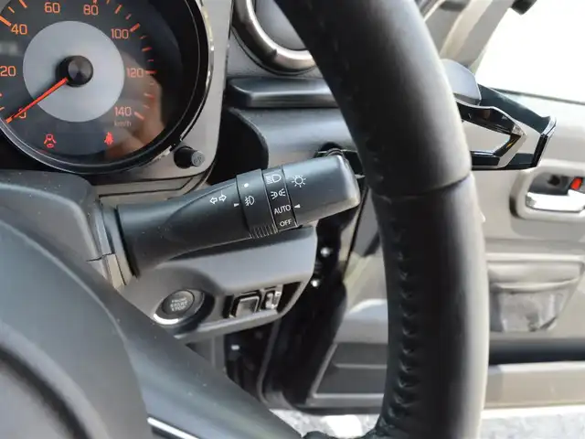 スズキ ジムニー XC 栃木県 2019(平31)年 4.9万km ブルーイッシュブラックパール3 ワンオーナー/SUZUKI　Safety　Support/[車線逸脱警報機能/衝突被害軽減ブレーキ]/４WD/社外マフラー/carrozzeriaツイータースピーカー/社外ナビ/[フルセグ/AM/FM/CD/DVD/BT]/クルーズコントロール/ダウンヒルアシスト/前席シートヒーター/ETC/前、室内ドラレコ/LEDヘッドライト/LEDフォグランプ/オートライト/背面タイヤ/社外ドリンクホルダー/レザー調シートカバー/スマートスペアキー×１/取扱い説明書/新車保証書