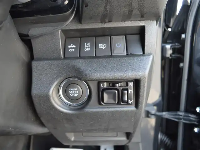 スズキ ジムニー XC 栃木県 2019(平31)年 4.9万km ブルーイッシュブラックパール3 ワンオーナー/SUZUKI　Safety　Support/[車線逸脱警報機能/衝突被害軽減ブレーキ]/４WD/社外マフラー/carrozzeriaツイータースピーカー/社外ナビ/[フルセグ/AM/FM/CD/DVD/BT]/クルーズコントロール/ダウンヒルアシスト/前席シートヒーター/ETC/前、室内ドラレコ/LEDヘッドライト/LEDフォグランプ/オートライト/背面タイヤ/社外ドリンクホルダー/レザー調シートカバー/スマートスペアキー×１/取扱い説明書/新車保証書
