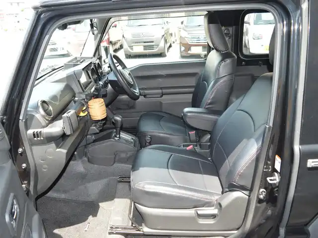 スズキ ジムニー XC 栃木県 2019(平31)年 4.9万km ブルーイッシュブラックパール3 ワンオーナー/SUZUKI　Safety　Support/[車線逸脱警報機能/衝突被害軽減ブレーキ]/４WD/社外マフラー/carrozzeriaツイータースピーカー/社外ナビ/[フルセグ/AM/FM/CD/DVD/BT]/クルーズコントロール/ダウンヒルアシスト/前席シートヒーター/ETC/前、室内ドラレコ/LEDヘッドライト/LEDフォグランプ/オートライト/背面タイヤ/社外ドリンクホルダー/レザー調シートカバー/スマートスペアキー×１/取扱い説明書/新車保証書