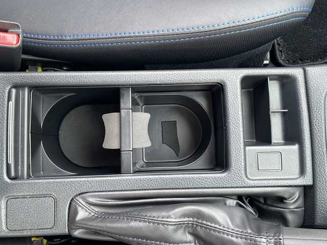 スバル インプレッサ スポーツ HV 2．0i-S アイサイト 道東・釧路十勝 2016(平28)年 3.8万km クリスタルホワイトP 【返品車両登録　処理まで落札不可車両】/・4WD /アイサイト/・プリクラッシュブレーキ/・アクティブレーンキープ/・レーダークルーズコントロール/・純正メモリナビ/（CD/DVD/USB/BT/フルセグTV）/・バックカメラ/・オートライト/LEDフォグランプ/・純正17インチアルミホイール/・前席パワーシート/・パドルシフト/・プッシュスタート/スマートキー/・ETC/・横滑り防止装置/盗難防止装置
