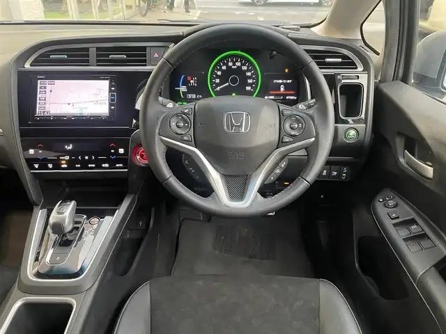 ホンダ シャトル ハイブリッド X ホンダセンシング 埼玉県 2019(平31)年 7.8万km ルナシルバーM /ワンオーナー//純正メモリナビ//フルセグTV//バックカメラ//CD/DVD/Bluetooth//アダプティブクルーズコントロール//ビルトインETC//スマートキーx2//シートヒーター//ハーフレザーシート//LEDヘッドライト//CMBS衝突軽減ブレーキ//LKAS車線維持支援システム//クリアランスソナー//W.サイド.カーテンエアバッグ//ABS//横滑り防止装置//前後ドライブレコーダー//オートライト//LEDフォグランプ//プライバシーガラス//ドアバイザー//新車時保証書//取扱説明書//ナビ取説