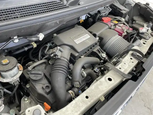 ホンダ Ｎ ＢＯＸ カスタム G L ターボ ホンダセンシング 滋賀県 2019(平31)年 6.1万km プラチナホワイトパール 社外7インチナビ/【Bluetooth/CD/DVD/フルセグTV】/ホンダセンシング/・衝突軽減ブレーキ〈CMBS〉/・誤発進抑制機能/・後方誤発進抑制機能/・歩行者事故低減ステアリング/・路外逸脱抑制機能/・アダプティブクルーズコントロール/・LKAS〈車線維持支援システム〉/・オートハイビーム/・先行車発進お知らせ機能/・標識認識機能/両側パワースライドドア/LEDヘッドライト/ビルトインETC/前方ドライブレコーダー/プッシュスタート/スマートキー/ステアリングリモコン