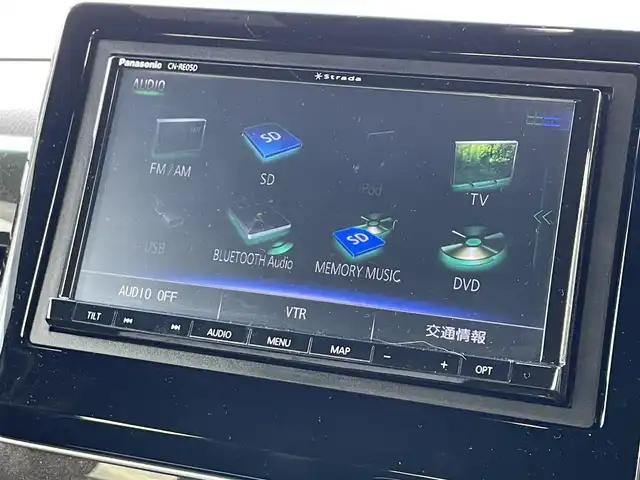 ホンダ Ｎ ＢＯＸ カスタム G L ターボ ホンダセンシング 滋賀県 2019(平31)年 6.1万km プラチナホワイトパール 社外7インチナビ/【Bluetooth/CD/DVD/フルセグTV】/ホンダセンシング/・衝突軽減ブレーキ〈CMBS〉/・誤発進抑制機能/・後方誤発進抑制機能/・歩行者事故低減ステアリング/・路外逸脱抑制機能/・アダプティブクルーズコントロール/・LKAS〈車線維持支援システム〉/・オートハイビーム/・先行車発進お知らせ機能/・標識認識機能/両側パワースライドドア/LEDヘッドライト/ビルトインETC/前方ドライブレコーダー/プッシュスタート/スマートキー/ステアリングリモコン