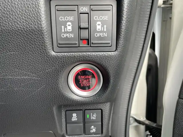 ホンダ Ｎ ＢＯＸ カスタム G L ターボ ホンダセンシング 滋賀県 2019(平31)年 6.1万km プラチナホワイトパール 社外7インチナビ/【Bluetooth/CD/DVD/フルセグTV】/ホンダセンシング/・衝突軽減ブレーキ〈CMBS〉/・誤発進抑制機能/・後方誤発進抑制機能/・歩行者事故低減ステアリング/・路外逸脱抑制機能/・アダプティブクルーズコントロール/・LKAS〈車線維持支援システム〉/・オートハイビーム/・先行車発進お知らせ機能/・標識認識機能/両側パワースライドドア/LEDヘッドライト/ビルトインETC/前方ドライブレコーダー/プッシュスタート/スマートキー/ステアリングリモコン