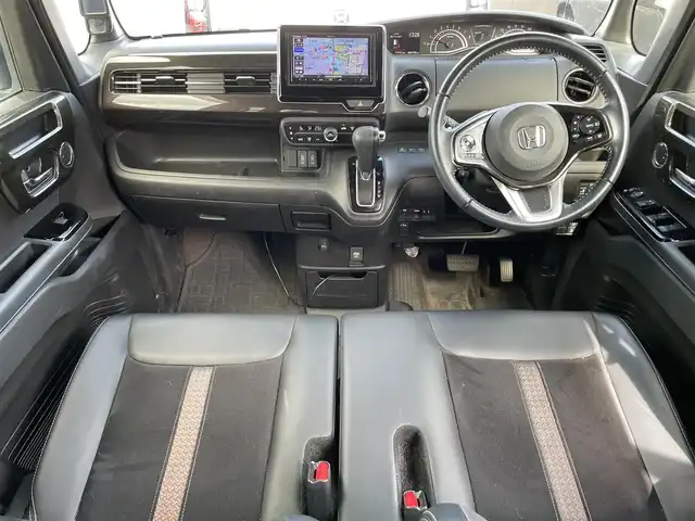 ホンダ Ｎ ＢＯＸ カスタム G L ターボ ホンダセンシング 滋賀県 2019(平31)年 6.1万km プラチナホワイトパール 社外7インチナビ/【Bluetooth/CD/DVD/フルセグTV】/ホンダセンシング/・衝突軽減ブレーキ〈CMBS〉/・誤発進抑制機能/・後方誤発進抑制機能/・歩行者事故低減ステアリング/・路外逸脱抑制機能/・アダプティブクルーズコントロール/・LKAS〈車線維持支援システム〉/・オートハイビーム/・先行車発進お知らせ機能/・標識認識機能/両側パワースライドドア/LEDヘッドライト/ビルトインETC/前方ドライブレコーダー/プッシュスタート/スマートキー/ステアリングリモコン