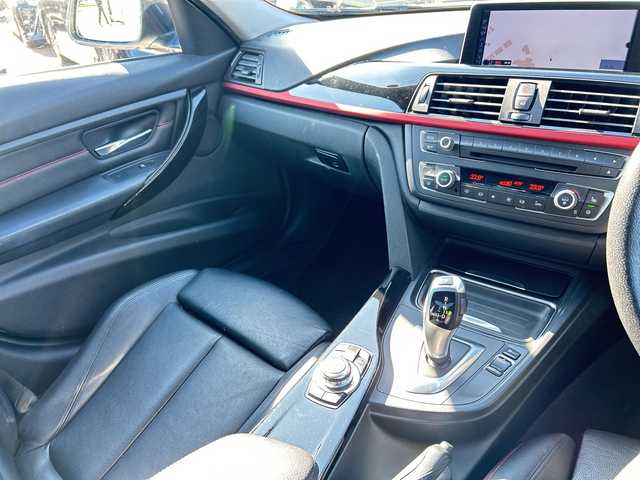 ＢＭＷ ３２０ｉ スポーツ 千葉県 2012(平24)年 7.6万km アルピンホワイトⅢ メーカーナビ　バックカメラ　黒革シート　電動シート　シートヒーター　ミラーETC　ドラレコ　スマートキー　プッシュスタート　HID　オートライト　バックセンサー　１７インチAW　横滑り防止