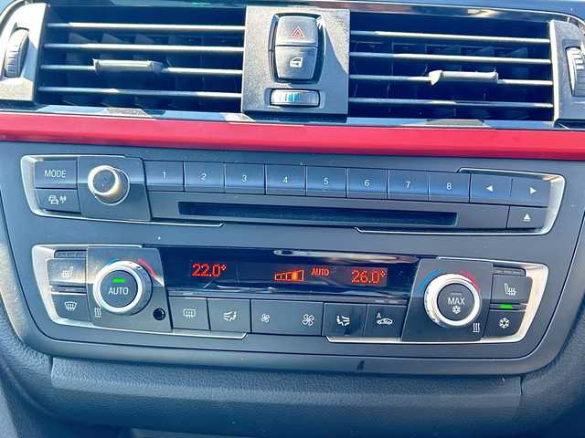 ＢＭＷ ３２０ｉ スポーツ 千葉県 2012(平24)年 7.6万km アルピンホワイトⅢ メーカーナビ　バックカメラ　黒革シート　電動シート　シートヒーター　ミラーETC　ドラレコ　スマートキー　プッシュスタート　HID　オートライト　バックセンサー　１７インチAW　横滑り防止