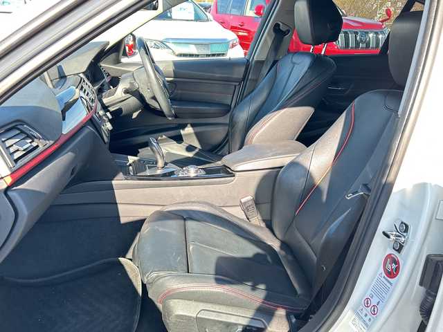 ＢＭＷ ３２０ｉ スポーツ 千葉県 2012(平24)年 7.6万km アルピンホワイトⅢ メーカーナビ　バックカメラ　黒革シート　電動シート　シートヒーター　ミラーETC　ドラレコ　スマートキー　プッシュスタート　HID　オートライト　バックセンサー　１７インチAW　横滑り防止