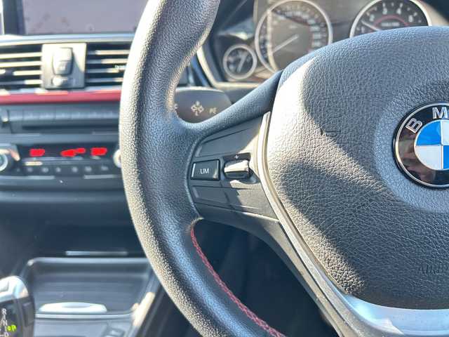 ＢＭＷ ３２０ｉ スポーツ 千葉県 2012(平24)年 7.6万km アルピンホワイトⅢ メーカーナビ　バックカメラ　黒革シート　電動シート　シートヒーター　ミラーETC　ドラレコ　スマートキー　プッシュスタート　HID　オートライト　バックセンサー　１７インチAW　横滑り防止