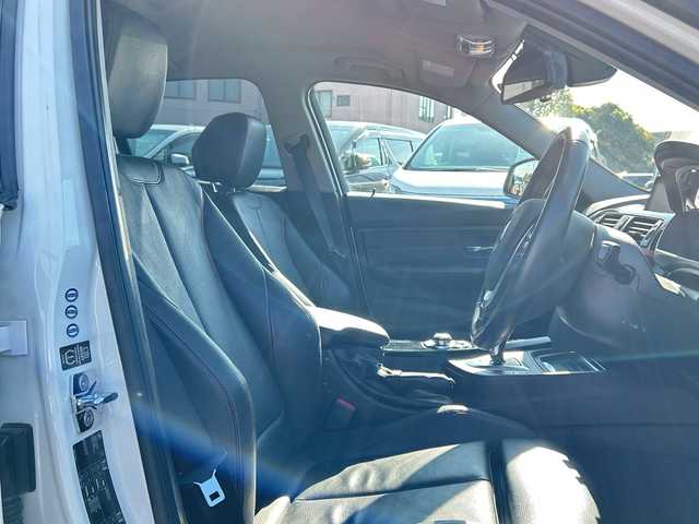 ＢＭＷ ３２０ｉ スポーツ 千葉県 2012(平24)年 7.6万km アルピンホワイトⅢ メーカーナビ　バックカメラ　黒革シート　電動シート　シートヒーター　ミラーETC　ドラレコ　スマートキー　プッシュスタート　HID　オートライト　バックセンサー　１７インチAW　横滑り防止