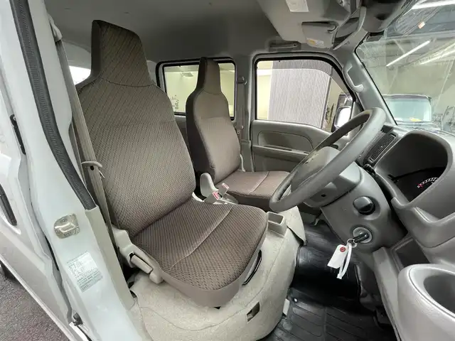 スズキ エブリイ PC リミテッド 滋賀県 2020(令2)年 0.6万km スペリアホワイト 社外7インチナビ/【Bluetooth/CD/DVD/フルセグTV】/リアソナー/レーンキープアシスト/衝突軽減ブレーキ/オートマチックハイビーム/前後ドライブレコーダー/ETC/純正フロアマット/ドアバイザー/リモコンキー