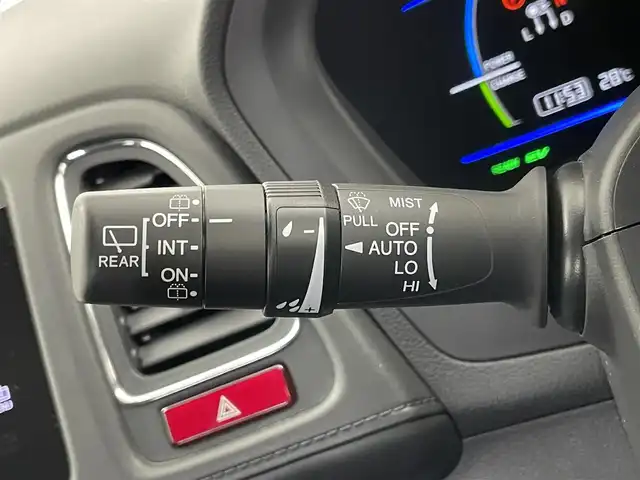 ホンダ ヴェゼル ハイブリッド Z 埼玉県 2014(平26)年 5.7万km ティンテッドシルバーM アクティブシティブレーキシステム/革シート/前席シートヒーター/純正メモリナビ・フルセグTV/　CD/DVD/SD/USB/Bluetooth/バックカメラ/クルーズコントロール/パドルシフト/LEDヘッドライト/プッシュスタート/スマートキー/ビルトインETC