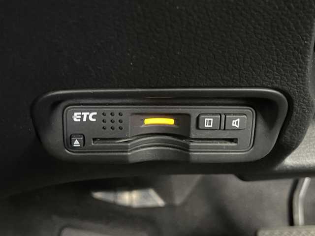 ホンダ ヴェゼル ハイブリッド Z 埼玉県 2014(平26)年 5.7万km ティンテッドシルバーM アクティブシティブレーキシステム/革シート/前席シートヒーター/純正メモリナビ・フルセグTV/　CD/DVD/SD/USB/Bluetooth/バックカメラ/クルーズコントロール/パドルシフト/LEDヘッドライト/プッシュスタート/スマートキー/ビルトインETC