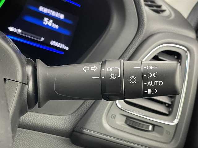 ホンダ ヴェゼル ハイブリッド Z 埼玉県 2014(平26)年 5.7万km ティンテッドシルバーM アクティブシティブレーキシステム/革シート/前席シートヒーター/純正メモリナビ・フルセグTV/　CD/DVD/SD/USB/Bluetooth/バックカメラ/クルーズコントロール/パドルシフト/LEDヘッドライト/プッシュスタート/スマートキー/ビルトインETC