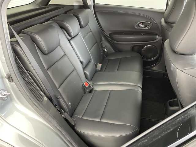 ホンダ ヴェゼル ハイブリッド Z 埼玉県 2014(平26)年 5.7万km ティンテッドシルバーM アクティブシティブレーキシステム/革シート/前席シートヒーター/純正メモリナビ・フルセグTV/　CD/DVD/SD/USB/Bluetooth/バックカメラ/クルーズコントロール/パドルシフト/LEDヘッドライト/プッシュスタート/スマートキー/ビルトインETC