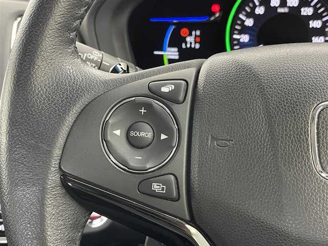 ホンダ ヴェゼル ハイブリッド Z 埼玉県 2014(平26)年 5.7万km ティンテッドシルバーM アクティブシティブレーキシステム/革シート/前席シートヒーター/純正メモリナビ・フルセグTV/　CD/DVD/SD/USB/Bluetooth/バックカメラ/クルーズコントロール/パドルシフト/LEDヘッドライト/プッシュスタート/スマートキー/ビルトインETC