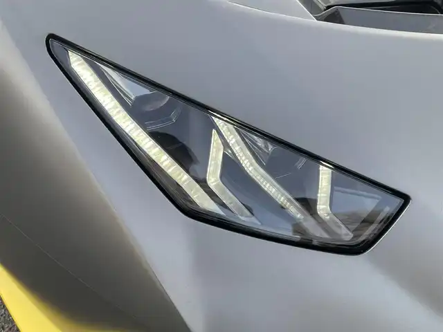 ランボルギーニ ウラカン EVO RWD 長崎県 2021(令3)年 1.4万km グレー ボディカラーGrigio Titans/純正ナビ（ＡＭ／ＦＭ／ＢＴ）/ドライブモードセレクト（ＳＴＯ／ＴＲＯＦＥＯ／ＰＩＯＧＧＩＡ）/パドルシフト/左ハンドル/ステアリングスイッチ/ＬＤＶＩ（統合制御装置）/エアサス/ポテンザタイヤ（２４５／３０／Ｒ２０）/デジタルインナーミラー型ドラレコ/バックカメラ/パワーステアリング/パワーウインドウ/ETC/USB端子×２/電格ミラー/スマートキー×２/アクアポビッチチタンマフラー/エクステリアフルカーボン/インテリアフルカーボン/フロントフルプロテクションフィルム/サイド下部プロテクションフィルム/リア下部プロテクションフィルム/純正ミラー有り/純正タイヤパンク修理キット/取説/保証書
