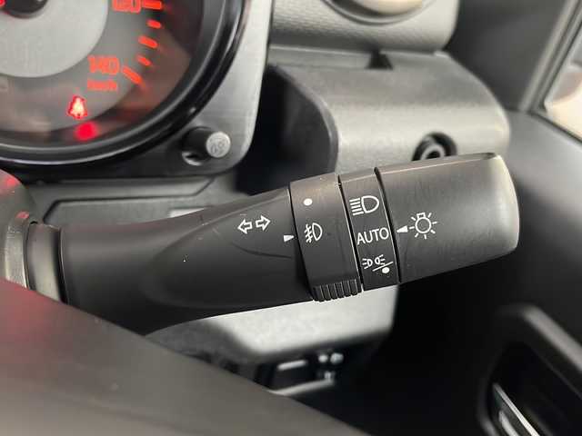スズキ ジムニー XC 山形県 2021(令3)年 1.6万km ジャングルグリーン ・ワンオーナー/・４WD/・社外オーディオ/CD/DVD/Bluetooth/・クルーズコントロール/・衝突被害軽減システム/・レーンキープアシスト/・標識検知/・先行車発進告知/・オートマチックハイビーム/・オートライト/・LEDヘッドランプ/・横滑り防止装置/・ダウンヒルアシスト/・前席シートヒーター/・純正AW/・スペアキー1本/・保証書/・取扱説明書