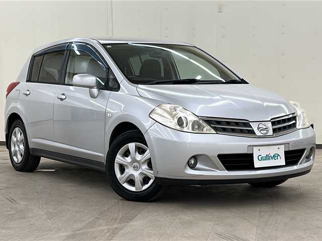 日産 ティーダ 15M FOUR 道央・札幌 2010(平22)年 12.3万km ブリリアントシルバー /純正ナビ(HS309-A)//ワンセグテレビ//純正オーディオ//DVD再生あり//CD//バックカメラ//ETC//ハーフレザーシート//オートエアコン//パワーウィンドウ//パワーステアリング//4WD//ABS//駆動切り替え//純正フロアマット//ダブルエアバック//純正キセノンヘッドライト