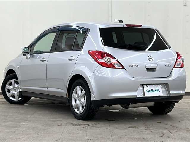 日産 ティーダ 15M FOUR 道央・札幌 2010(平22)年 12.3万km ブリリアントシルバー /純正ナビ(HS309-A)//ワンセグテレビ//純正オーディオ//DVD再生あり//CD//バックカメラ//ETC//ハーフレザーシート//オートエアコン//パワーウィンドウ//パワーステアリング//4WD//ABS//駆動切り替え//純正フロアマット//ダブルエアバック//純正キセノンヘッドライト