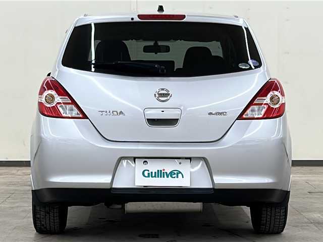 日産 ティーダ 15M FOUR 道央・札幌 2010(平22)年 12.3万km ブリリアントシルバー /純正ナビ(HS309-A)//ワンセグテレビ//純正オーディオ//DVD再生あり//CD//バックカメラ//ETC//ハーフレザーシート//オートエアコン//パワーウィンドウ//パワーステアリング//4WD//ABS//駆動切り替え//純正フロアマット//ダブルエアバック//純正キセノンヘッドライト