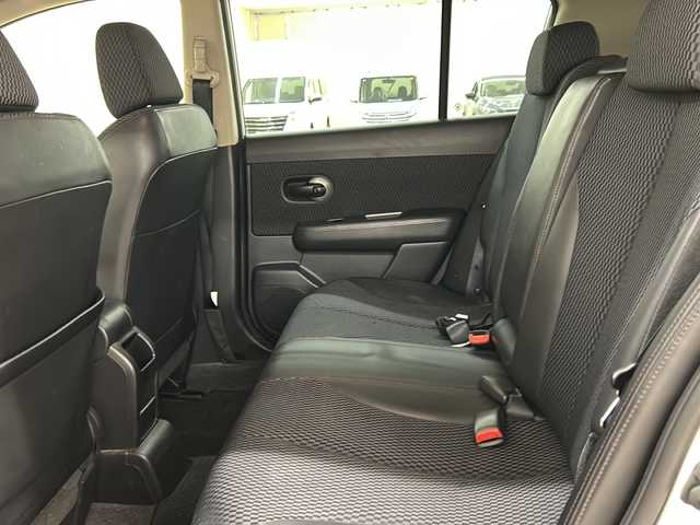 日産 ティーダ 15M FOUR 道央・札幌 2010(平22)年 12.3万km ブリリアントシルバー /純正ナビ(HS309-A)//ワンセグテレビ//純正オーディオ//DVD再生あり//CD//バックカメラ//ETC//ハーフレザーシート//オートエアコン//パワーウィンドウ//パワーステアリング//4WD//ABS//駆動切り替え//純正フロアマット//ダブルエアバック//純正キセノンヘッドライト