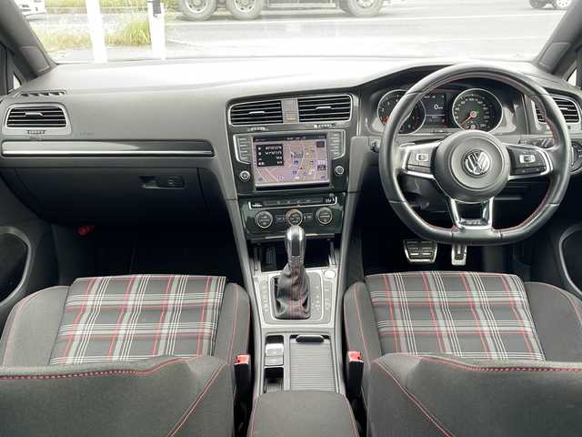 フォルクスワーゲン ゴルフ ＧＴＩ 青森県 2014(平26)年 6万km タングステンシルバーメタリック ターボ/OP純正8インチディスプレイナビ・フルセグTV/CD・DVD・Bluetooth・SD/プリクラッシュブレーキ/アダプティブクルーズコントロール/ブラインドスポットディテクション/レーンキープアシスト/パークディスタンスコントロール/パドルシフト/前後ドライブレコーダー/ビルトインETC/HIDヘッドライト/LEDフォグランプ/社外19インチアルミ/社外車高調/スペアキー/保証書・取扱書