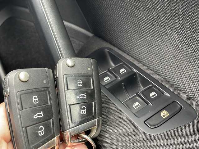 フォルクスワーゲン ゴルフ ＧＴＩ 青森県 2014(平26)年 6万km タングステンシルバーメタリック ターボ/OP純正8インチディスプレイナビ・フルセグTV/CD・DVD・Bluetooth・SD/プリクラッシュブレーキ/アダプティブクルーズコントロール/ブラインドスポットディテクション/レーンキープアシスト/パークディスタンスコントロール/パドルシフト/前後ドライブレコーダー/ビルトインETC/HIDヘッドライト/LEDフォグランプ/社外19インチアルミ/社外車高調/スペアキー/保証書・取扱書