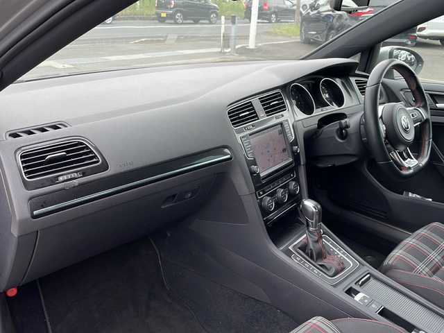 フォルクスワーゲン ゴルフ ＧＴＩ 青森県 2014(平26)年 6万km タングステンシルバーメタリック ターボ/OP純正8インチディスプレイナビ・フルセグTV/CD・DVD・Bluetooth・SD/プリクラッシュブレーキ/アダプティブクルーズコントロール/ブラインドスポットディテクション/レーンキープアシスト/パークディスタンスコントロール/パドルシフト/前後ドライブレコーダー/ビルトインETC/HIDヘッドライト/LEDフォグランプ/社外19インチアルミ/社外車高調/スペアキー/保証書・取扱書