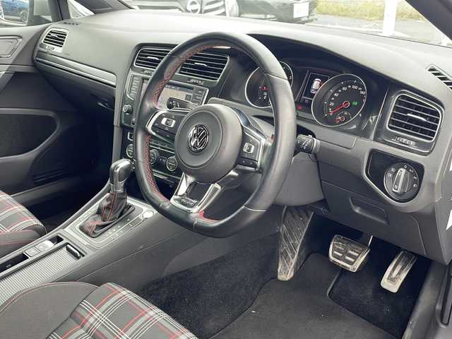 フォルクスワーゲン ゴルフ ＧＴＩ 青森県 2014(平26)年 6万km タングステンシルバーメタリック ターボ/OP純正8インチディスプレイナビ・フルセグTV/CD・DVD・Bluetooth・SD/プリクラッシュブレーキ/アダプティブクルーズコントロール/ブラインドスポットディテクション/レーンキープアシスト/パークディスタンスコントロール/パドルシフト/前後ドライブレコーダー/ビルトインETC/HIDヘッドライト/LEDフォグランプ/社外19インチアルミ/社外車高調/スペアキー/保証書・取扱書