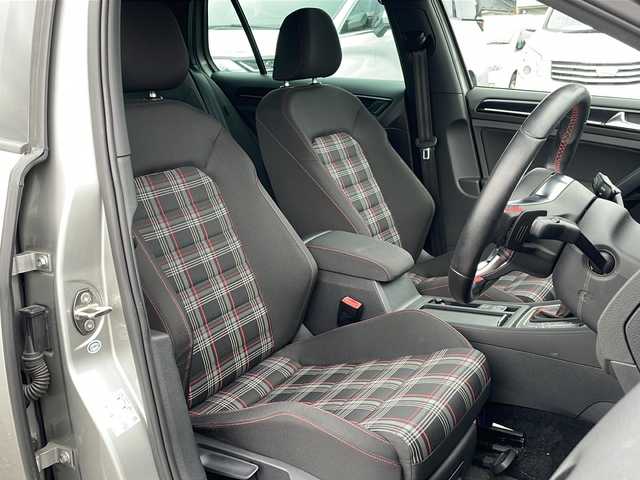 フォルクスワーゲン ゴルフ ＧＴＩ 青森県 2014(平26)年 6万km タングステンシルバーメタリック ターボ/OP純正8インチディスプレイナビ・フルセグTV/CD・DVD・Bluetooth・SD/プリクラッシュブレーキ/アダプティブクルーズコントロール/ブラインドスポットディテクション/レーンキープアシスト/パークディスタンスコントロール/パドルシフト/前後ドライブレコーダー/ビルトインETC/HIDヘッドライト/LEDフォグランプ/社外19インチアルミ/社外車高調/スペアキー/保証書・取扱書