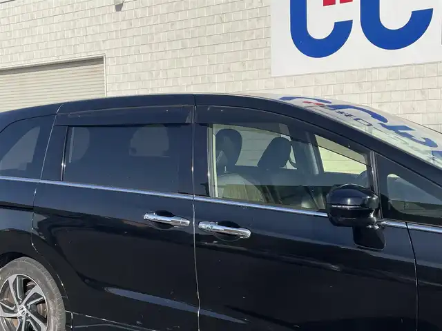 ホンダ オデッセイ アブソルートXホンダセンシングアドバンP 佐賀県 2016(平28)年 14.3万km クリスタルブラックパール （株)IDOMが運営する【じしゃロン佐賀店】の自社ローン専用車両になります。/こちらは現金またはオートローンご利用時の価格です。自社ローンご希望の方は別途その旨お申付け下さい/禁煙車　/８人乗り　/ブラック　/全周囲カメラ　/純正ナビ フルセグ ＢＴオーディオ　/ＥＴＣ　/両側電動スライドドア