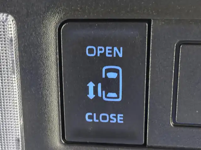 トヨタ ノア ハイブリッド G 福岡県 2024(令6)年 2.5万km アティチュードブラックマイカ 純正１０．５型ＤＡナビ/フルセグTV　/全方位カメラ　/ビルトインＥＴＣ２．０　/前後ドラレコ　/レーダークルコン　/コーナーセンサー　/トヨタセーフティセンス　/衝突軽減ブレーキ　/レーンキープ　/アクセル踏み間違い防止　/パーキングアシスト　/片側電動スライドドア　/純正１６インチＡＷ　/ＬＥＤヘッドライト