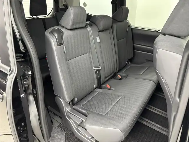 トヨタ ノア ハイブリッド G 福岡県 2024(令6)年 2.5万km アティチュードブラックマイカ 純正１０．５型ＤＡナビ/フルセグTV　/全方位カメラ　/ビルトインＥＴＣ２．０　/前後ドラレコ　/レーダークルコン　/コーナーセンサー　/トヨタセーフティセンス　/衝突軽減ブレーキ　/レーンキープ　/アクセル踏み間違い防止　/パーキングアシスト　/片側電動スライドドア　/純正１６インチＡＷ　/ＬＥＤヘッドライト