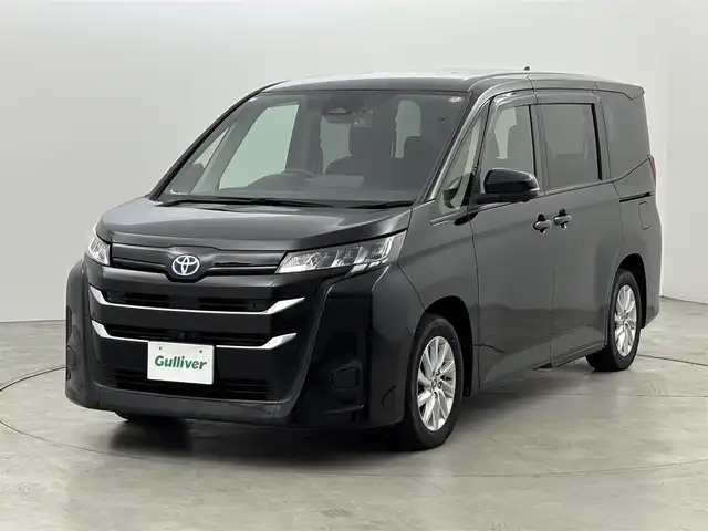 トヨタ ノア ハイブリッド G 福岡県 2024(令6)年 2.5万km アティチュードブラックマイカ 純正１０．５型ＤＡナビ/フルセグTV　/全方位カメラ　/ビルトインＥＴＣ２．０　/前後ドラレコ　/レーダークルコン　/コーナーセンサー　/トヨタセーフティセンス　/衝突軽減ブレーキ　/レーンキープ　/アクセル踏み間違い防止　/パーキングアシスト　/片側電動スライドドア　/純正１６インチＡＷ　/ＬＥＤヘッドライト