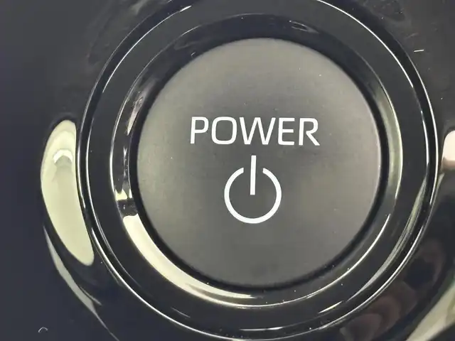 トヨタ ノア ハイブリッド G 福岡県 2024(令6)年 2.5万km アティチュードブラックマイカ 純正１０．５型ＤＡナビ/フルセグTV　/全方位カメラ　/ビルトインＥＴＣ２．０　/前後ドラレコ　/レーダークルコン　/コーナーセンサー　/トヨタセーフティセンス　/衝突軽減ブレーキ　/レーンキープ　/アクセル踏み間違い防止　/パーキングアシスト　/片側電動スライドドア　/純正１６インチＡＷ　/ＬＥＤヘッドライト