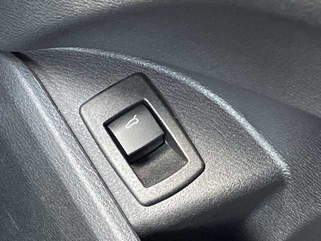 ＢＭＷ Ｘ１ xDrive 18d Mスポーツ 青森県 2018(平30)年 2.5万km アルピンホワイトⅢ インテリジェントセーフティ/純正HDDナビ/バックカメラ/ETC/シートヒーター/パドルシフト/パワーバックドア/純正18インチアルミホイール/LEDヘッドライト/ダウンヒルアシスト/電動パーキングブレーキ/フロアマット/コンフォートアクセス