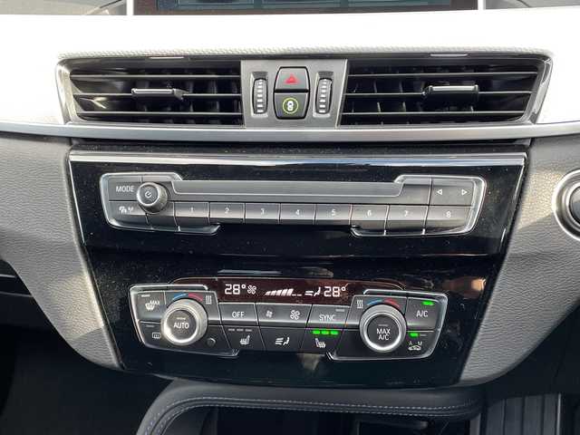 ＢＭＷ Ｘ１ xDrive 18d Mスポーツ 青森県 2018(平30)年 2.5万km アルピンホワイトⅢ インテリジェントセーフティ/純正HDDナビ/バックカメラ/ETC/シートヒーター/パドルシフト/パワーバックドア/純正18インチアルミホイール/LEDヘッドライト/ダウンヒルアシスト/電動パーキングブレーキ/フロアマット/コンフォートアクセス