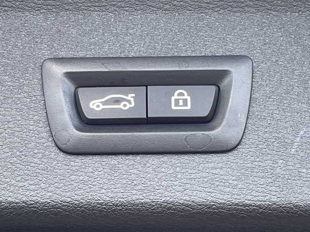 ＢＭＷ Ｘ１ xDrive 18d Mスポーツ 青森県 2018(平30)年 2.5万km アルピンホワイトⅢ インテリジェントセーフティ/純正HDDナビ/バックカメラ/ETC/シートヒーター/パドルシフト/パワーバックドア/純正18インチアルミホイール/LEDヘッドライト/ダウンヒルアシスト/電動パーキングブレーキ/フロアマット/コンフォートアクセス