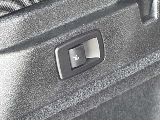 ＢＭＷ Ｘ１ xDrive 18d Mスポーツ 青森県 2018(平30)年 2.5万km アルピンホワイトⅢ インテリジェントセーフティ/純正HDDナビ/バックカメラ/ETC/シートヒーター/パドルシフト/パワーバックドア/純正18インチアルミホイール/LEDヘッドライト/ダウンヒルアシスト/電動パーキングブレーキ/フロアマット/コンフォートアクセス